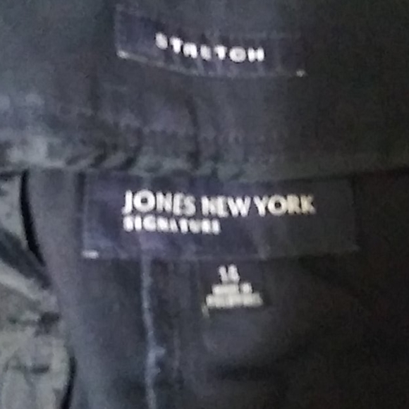 Shorts - Picture 3 of 3